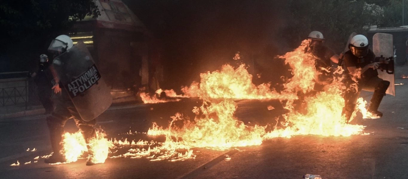 Επεισόδια Σύνταγμα: Εννέα συλλήψεις από την χθεσινή διαδήλωση - Συγκέντρωση συμπαράστασης στην Ευελπίδων